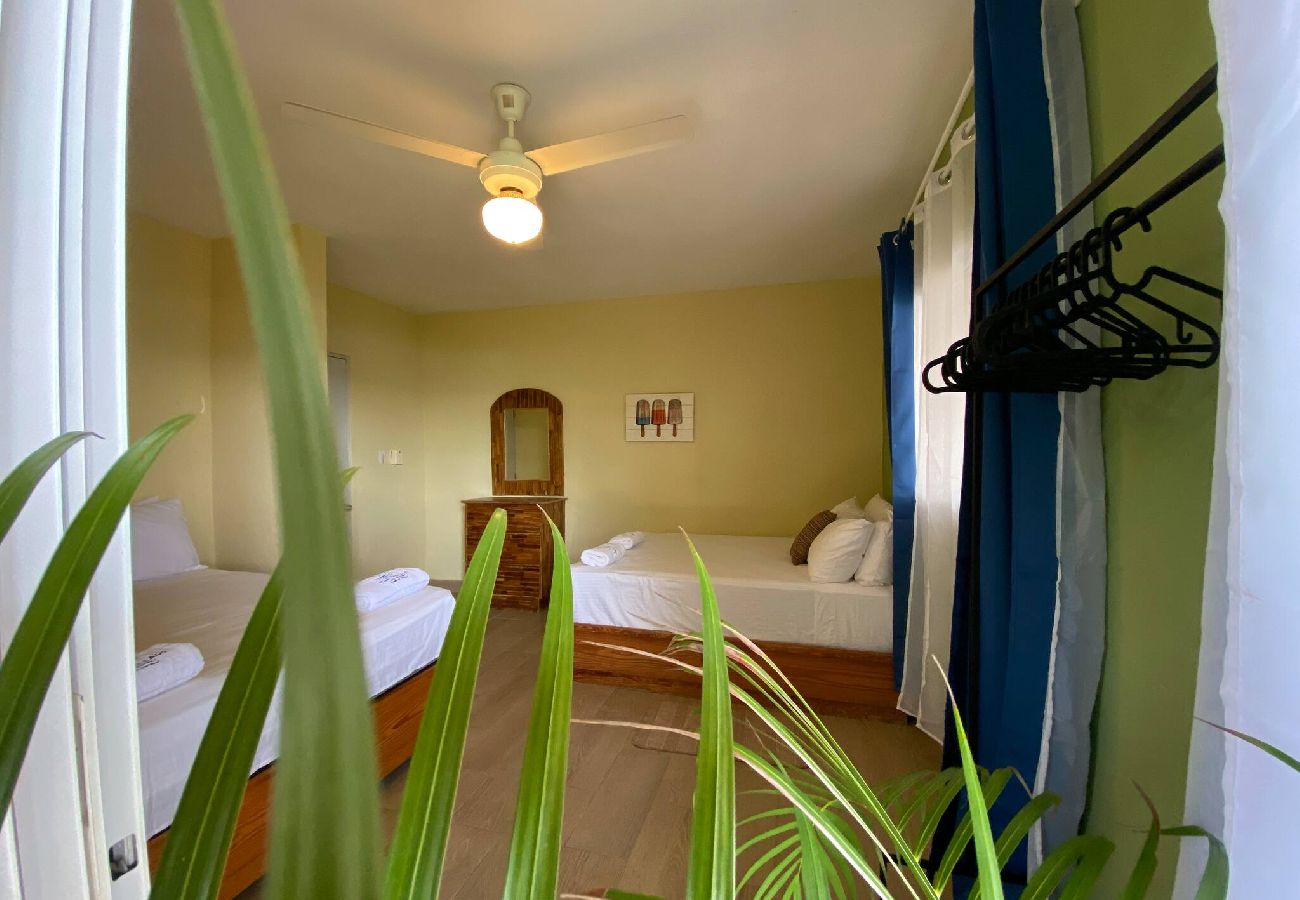 Rent by room in El Caimito - Villas del Lago Resort | Family suite