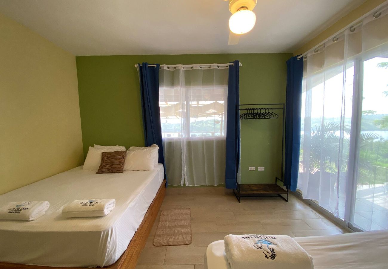 Rent by room in El Caimito - Villas del Lago Resort | Family suite