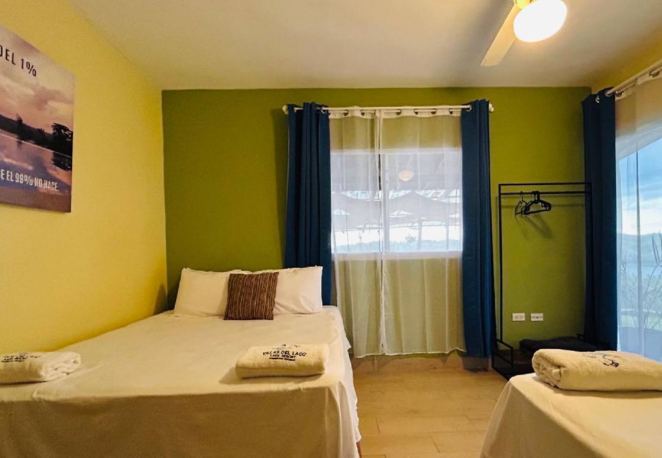 Rent by room in El Caimito - Villas del Lago Resort | Family suite