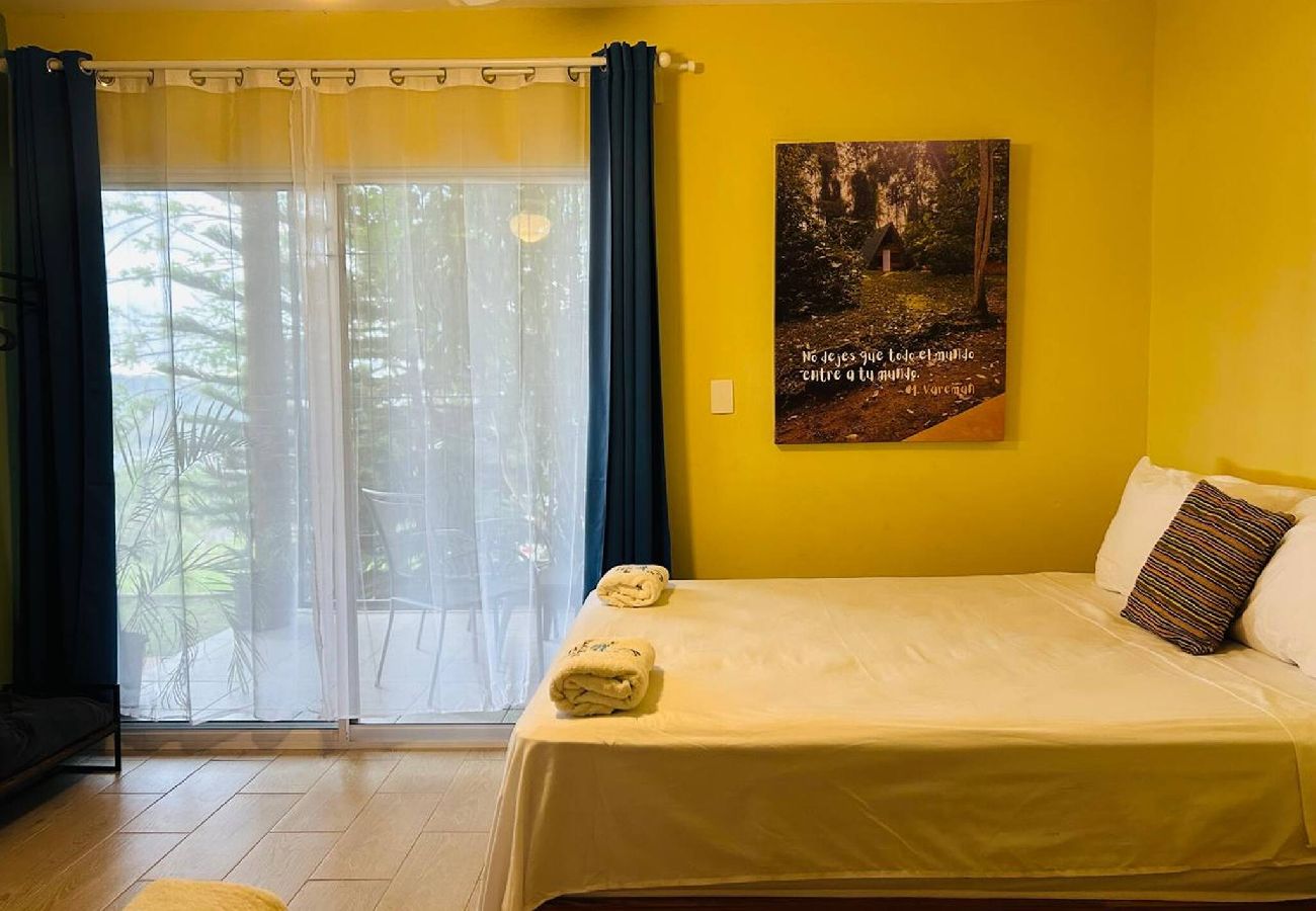 Rent by room in El Caimito - Villas del Lago Resort | Family suite