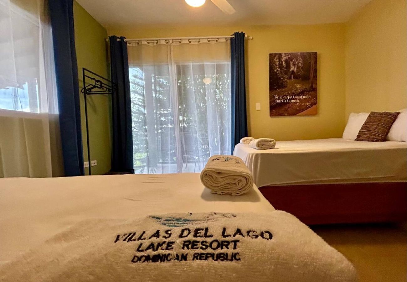 Rent by room in El Caimito - Villas del Lago Resort | Family suite
