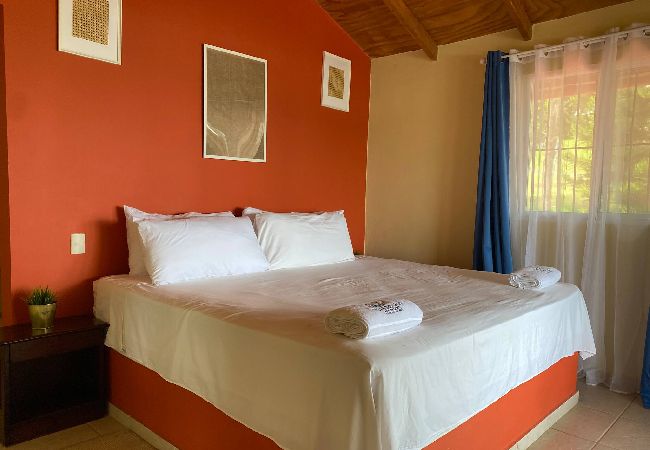 Rent by room in El Caimito - Villas Del Lago Resort – King Room | Upper Floor