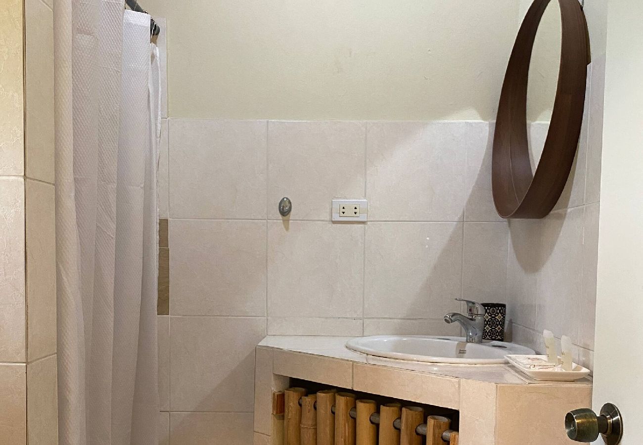 Rent by room in El Caimito - Villas Del Lago Resort – King Room | Upper Floor