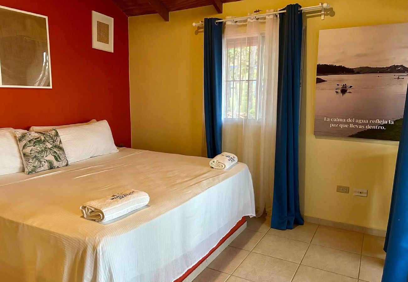 Rent by room in El Caimito - Villas Del Lago Resort – King Room | Upper Floor