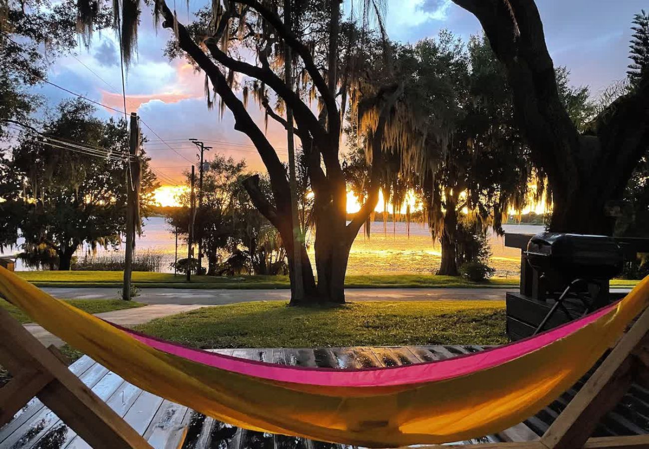House in Polk City - Lakefront Home 5 Min to Downtown. Best Sunsets!