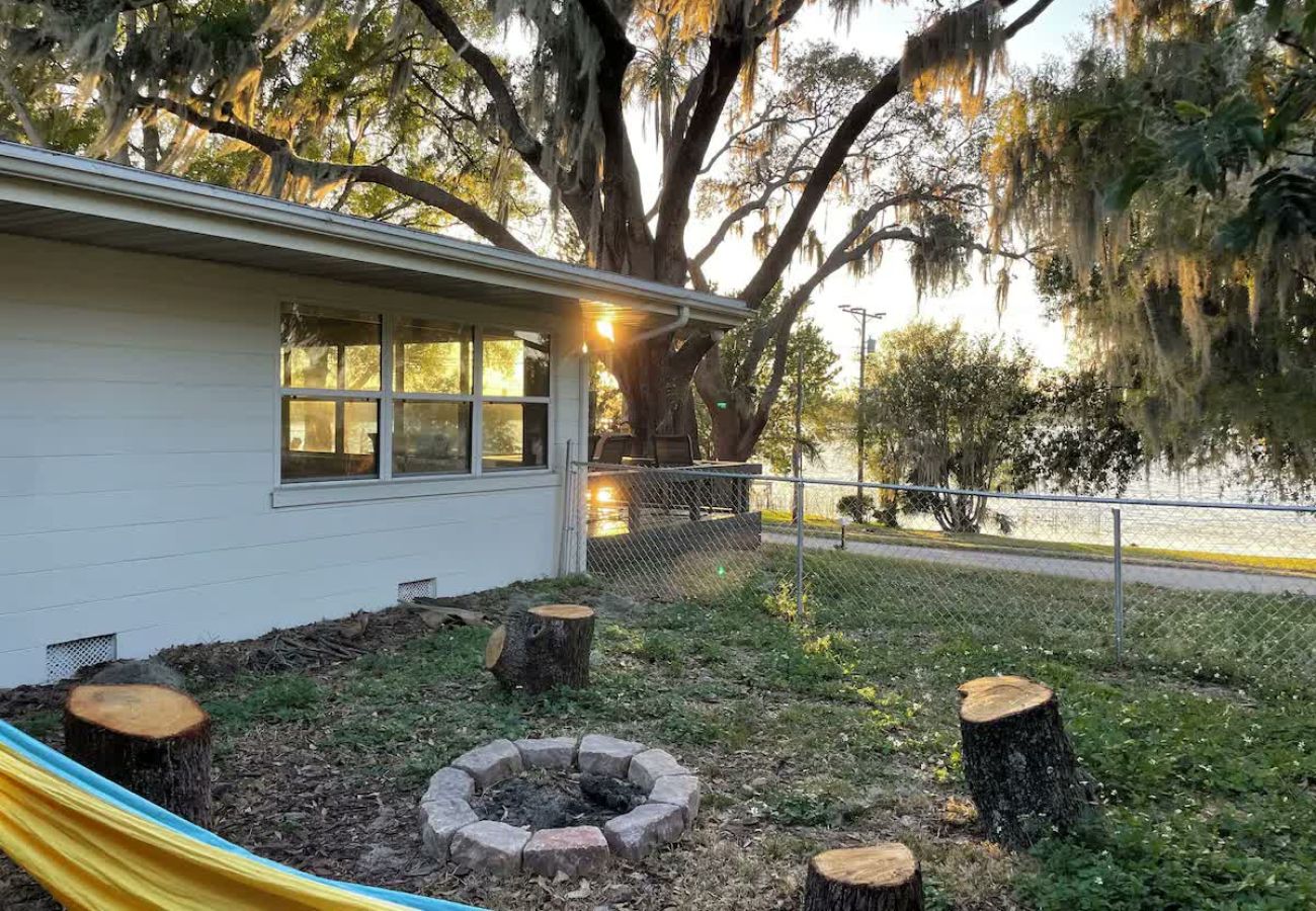 House in Polk City - Lakefront Home 5 Min to Downtown. Best Sunsets!