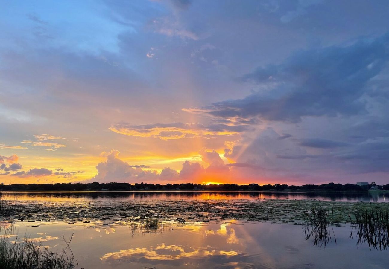 House in Polk City - Lakefront Home 5 Min to Downtown. Best Sunsets!