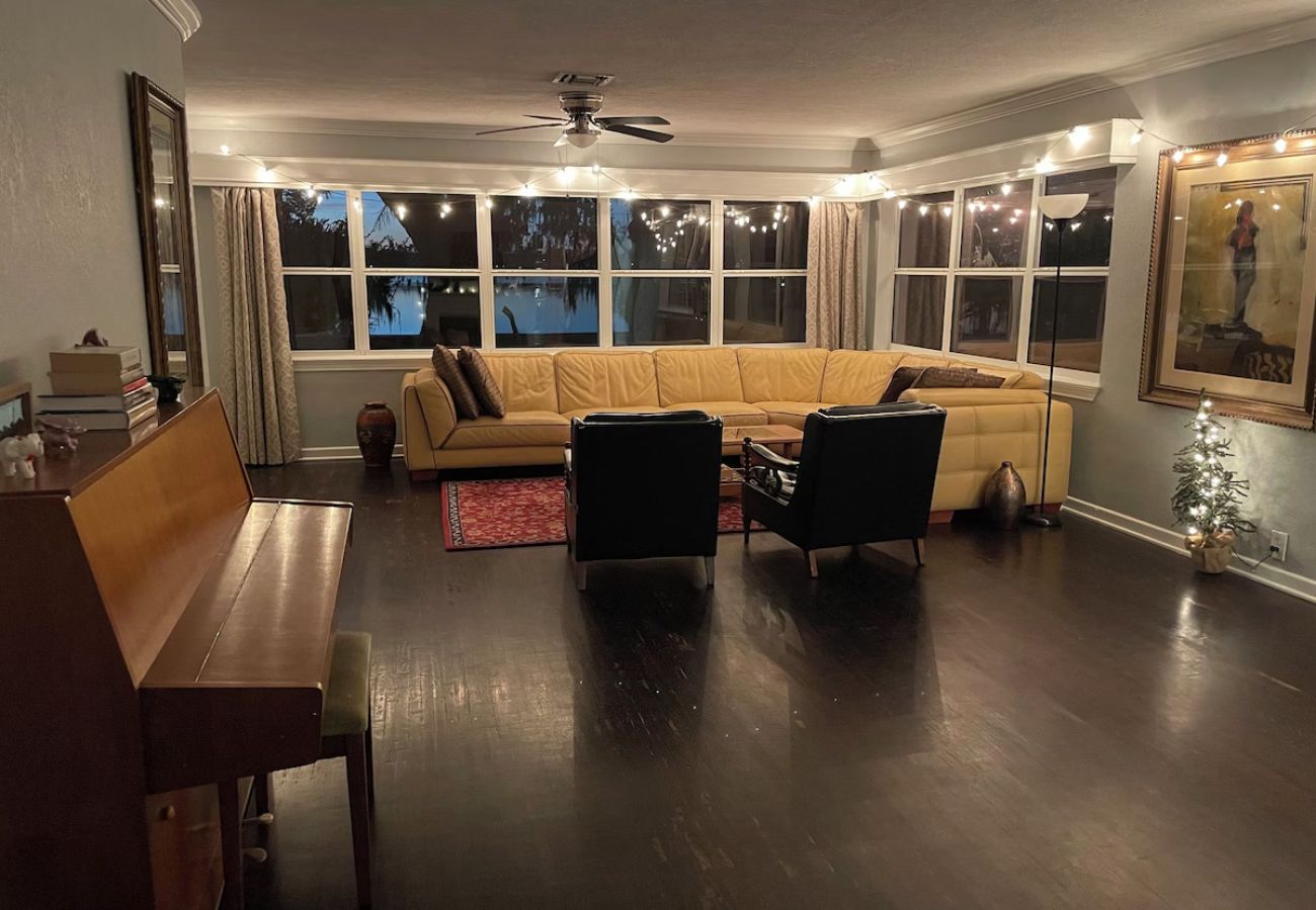 House in Polk City - Lakefront Home 5 Min to Downtown. Best Sunsets!