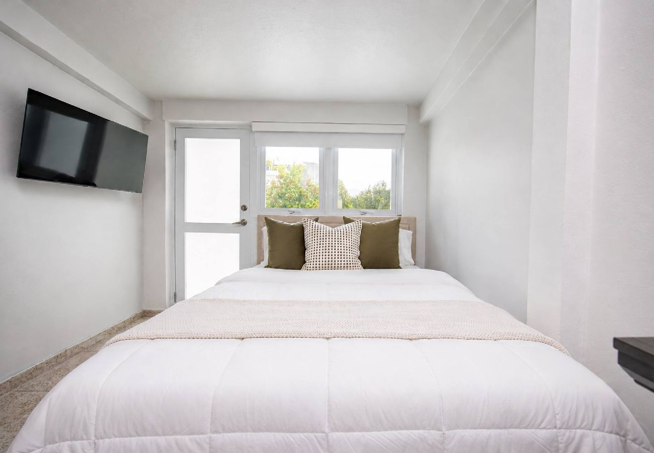 Apartment in San Juan - Cozy Studio Steps from La Cerra 