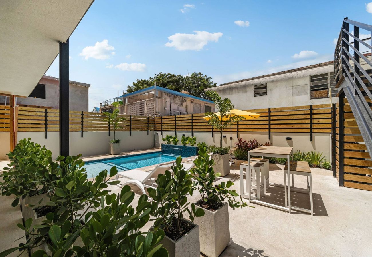 Apartment in Carolina - 2 Floors | 2 Suites | 2 Min to Beach | Private Pool