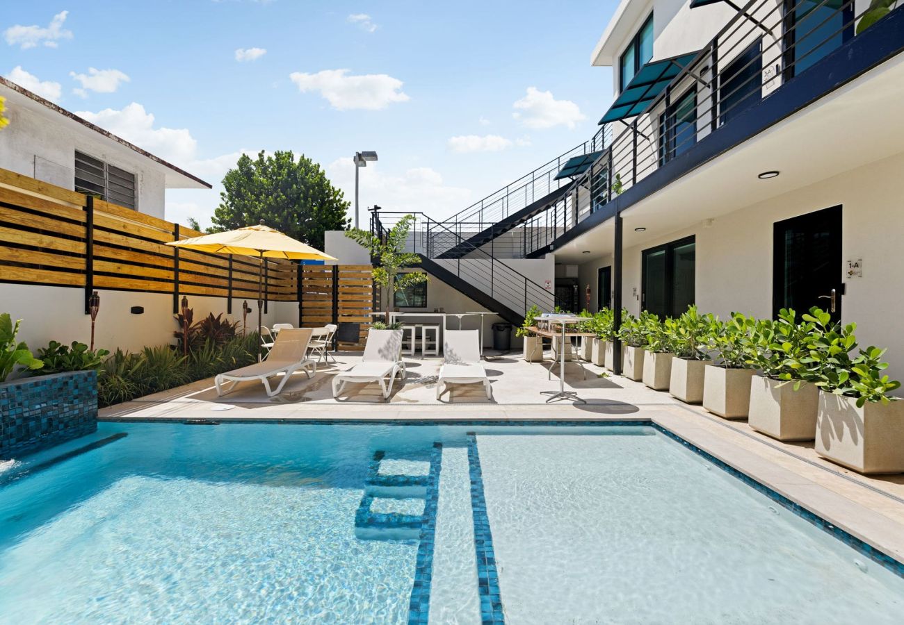 Apartment in Carolina - 2 Floors | 2 Suites | 2 Min to Beach | Private Pool