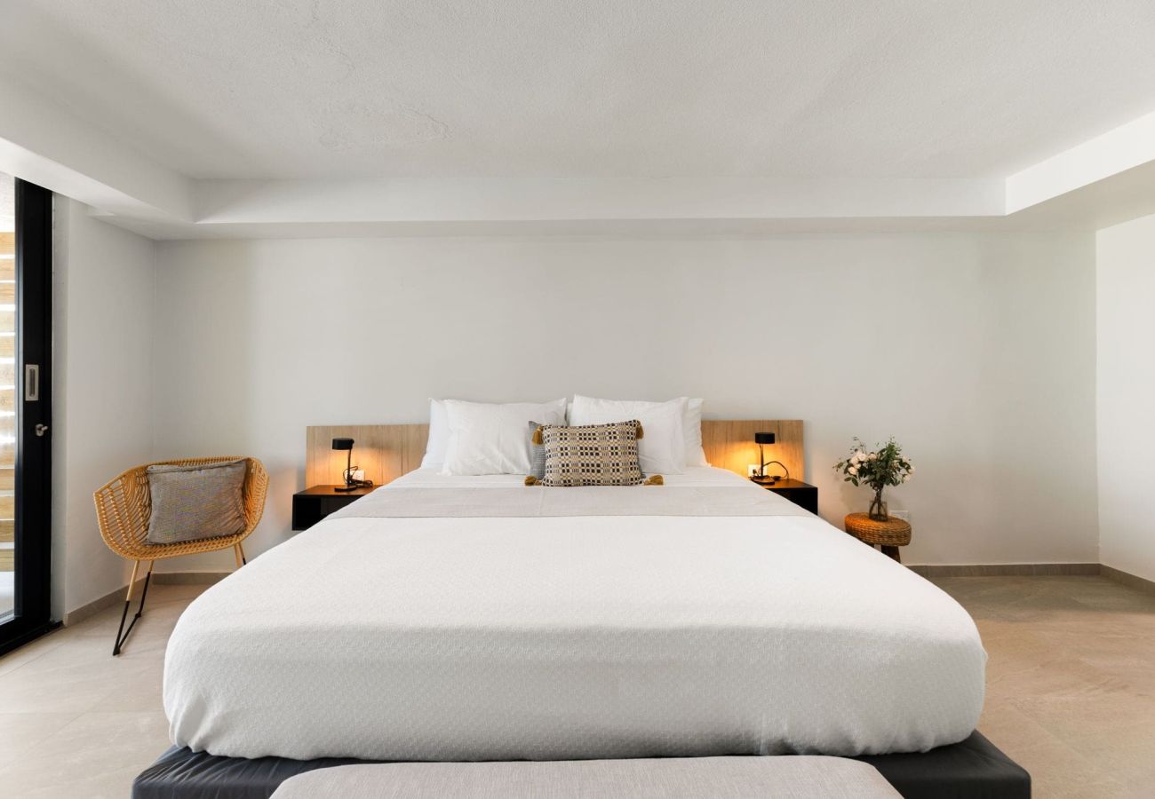 Apartment in Carolina - 2 Floors | 2 Suites | 2 Min to Beach | Private Pool