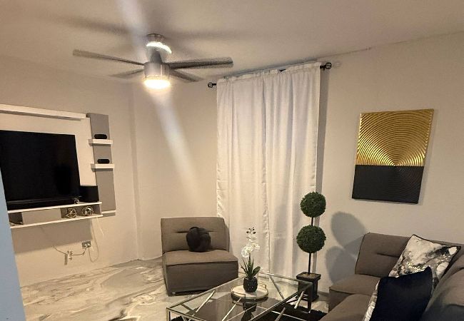House in Carolina - Modern & Cozy Home2 Mins to Airport and car rental 