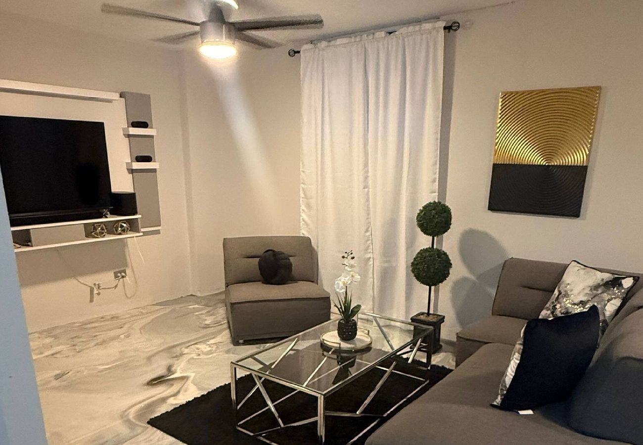 House in Carolina - Modern & Cozy Home2 Mins to Airport and car rental 