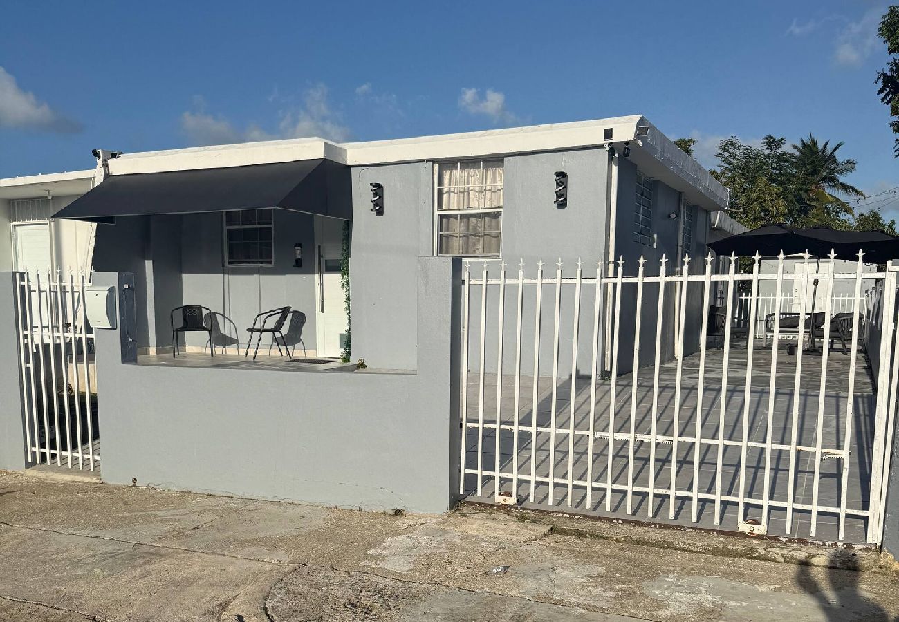 House in Carolina - Modern & Cozy Home2 Mins to Airport and car rental 