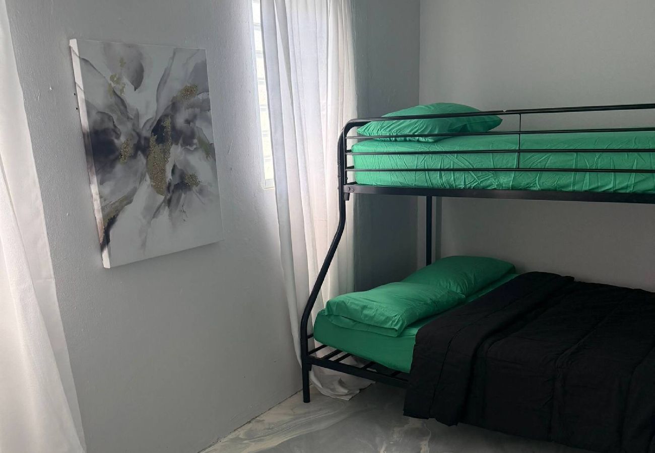 House in Carolina - Modern & Cozy Home2 Mins to Airport and car rental 