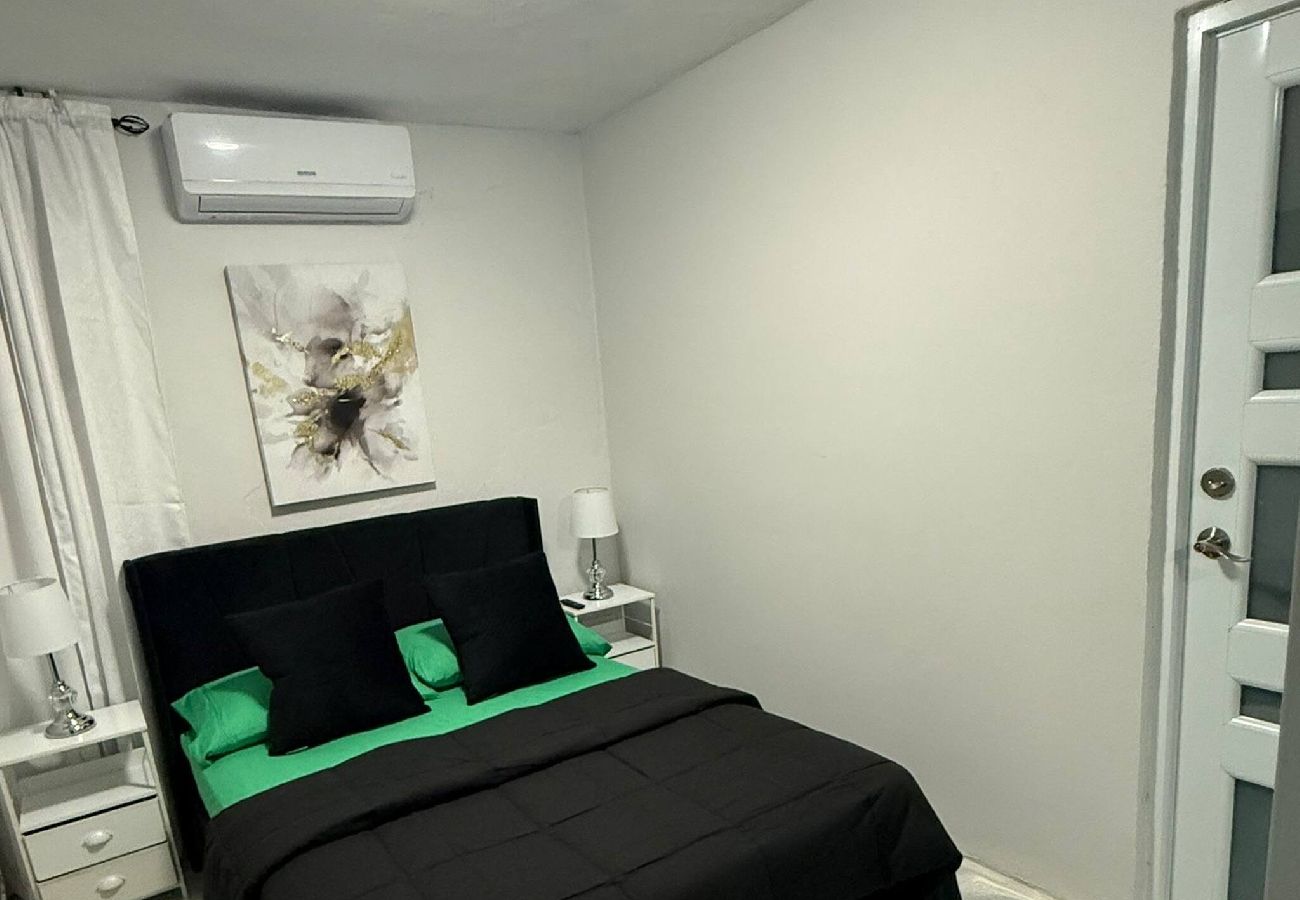 House in Carolina - Modern & Cozy Home2 Mins to Airport and car rental 