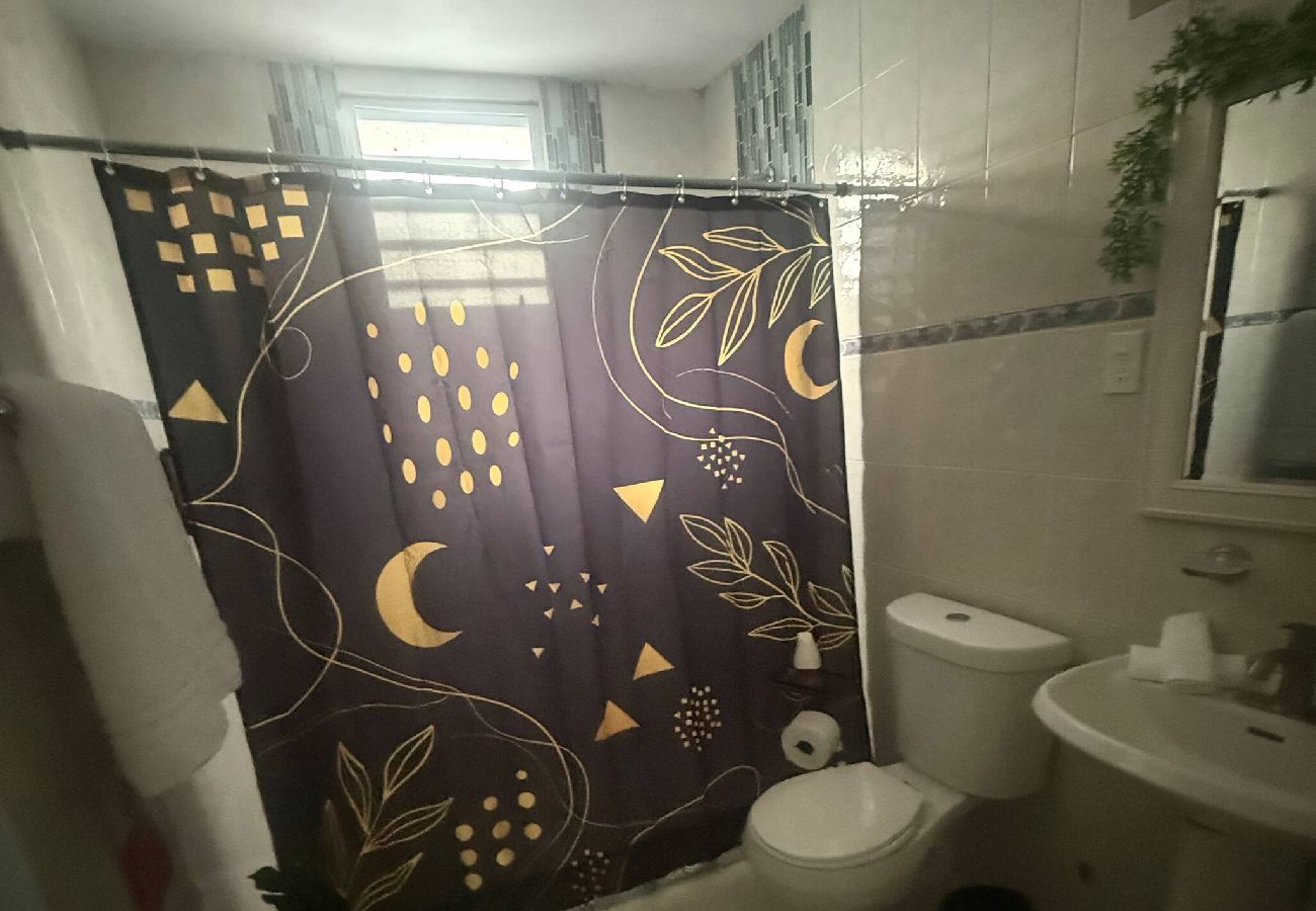 House in Carolina - Modern & Cozy Home2 Mins to Airport and car rental 