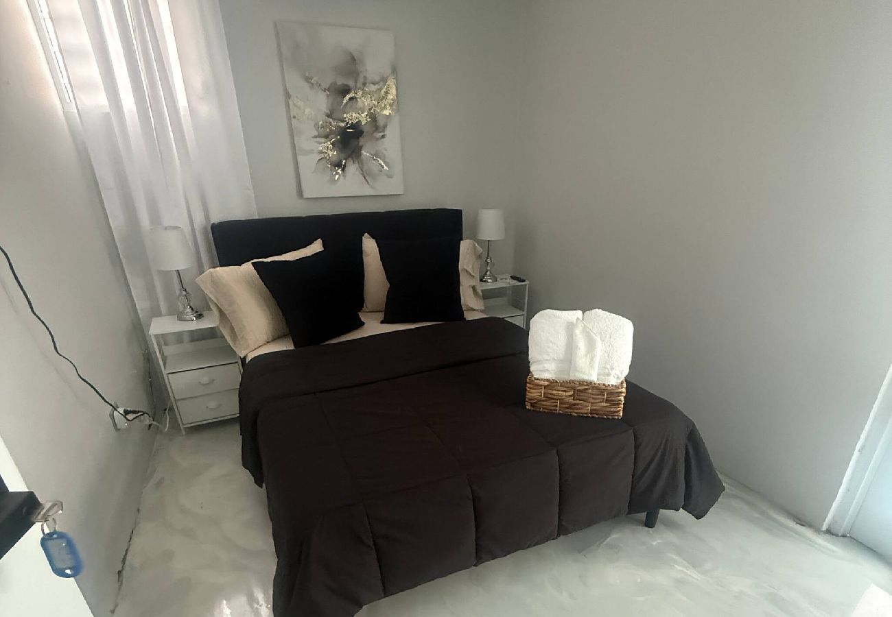 House in Carolina - Modern & Cozy Home2 Mins to Airport and car rental 