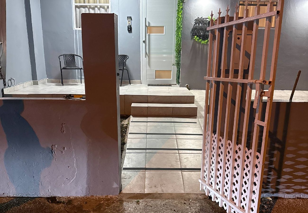 House in Carolina - Modern & Cozy Home2 Mins to Airport and car rental 