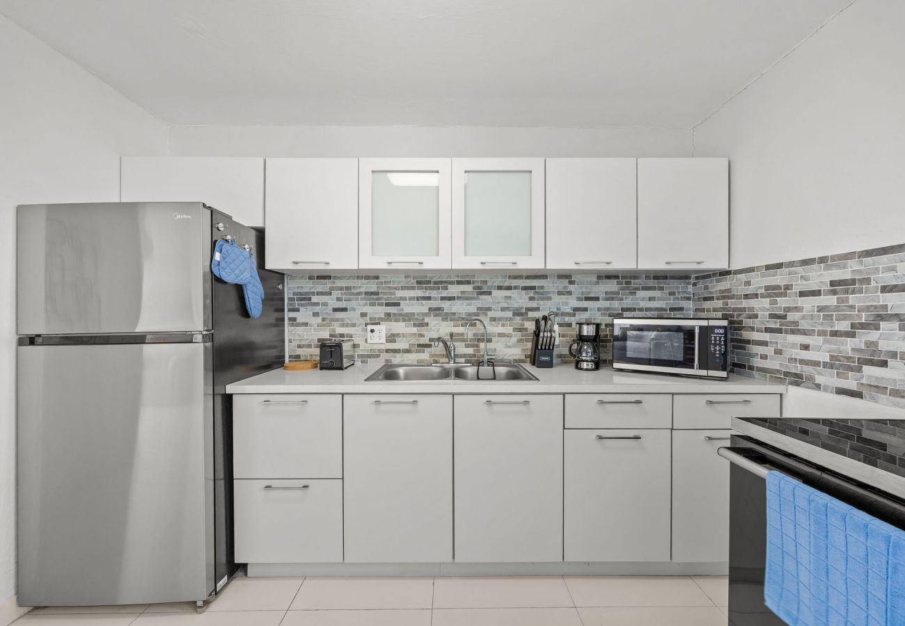 Condominium in Hato Rey - 3BR Condo w/ Gym & Balcony – Hato Rey, San Juan