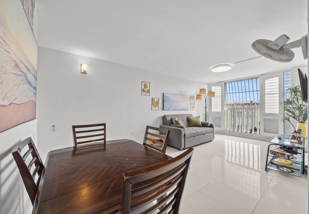 Condominium in Hato Rey - 3BR Condo w/ Gym & Balcony – Hato Rey, San Juan