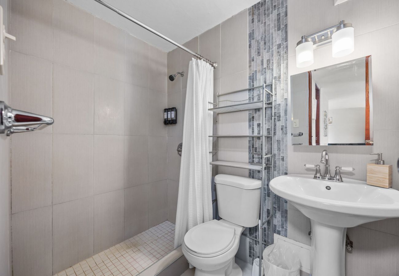Condominium in Hato Rey - 3BR Condo w/ Gym & Balcony – Hato Rey, San Juan
