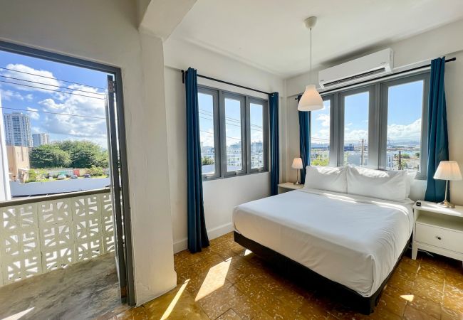 Rent by room in San Juan - Bahia Urbana, Superior Room with balcony, near Old San Juan