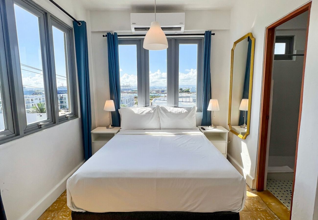 Rent by room in San Juan - Bahia Urbana, Superior Room with balcony, near Old San Juan