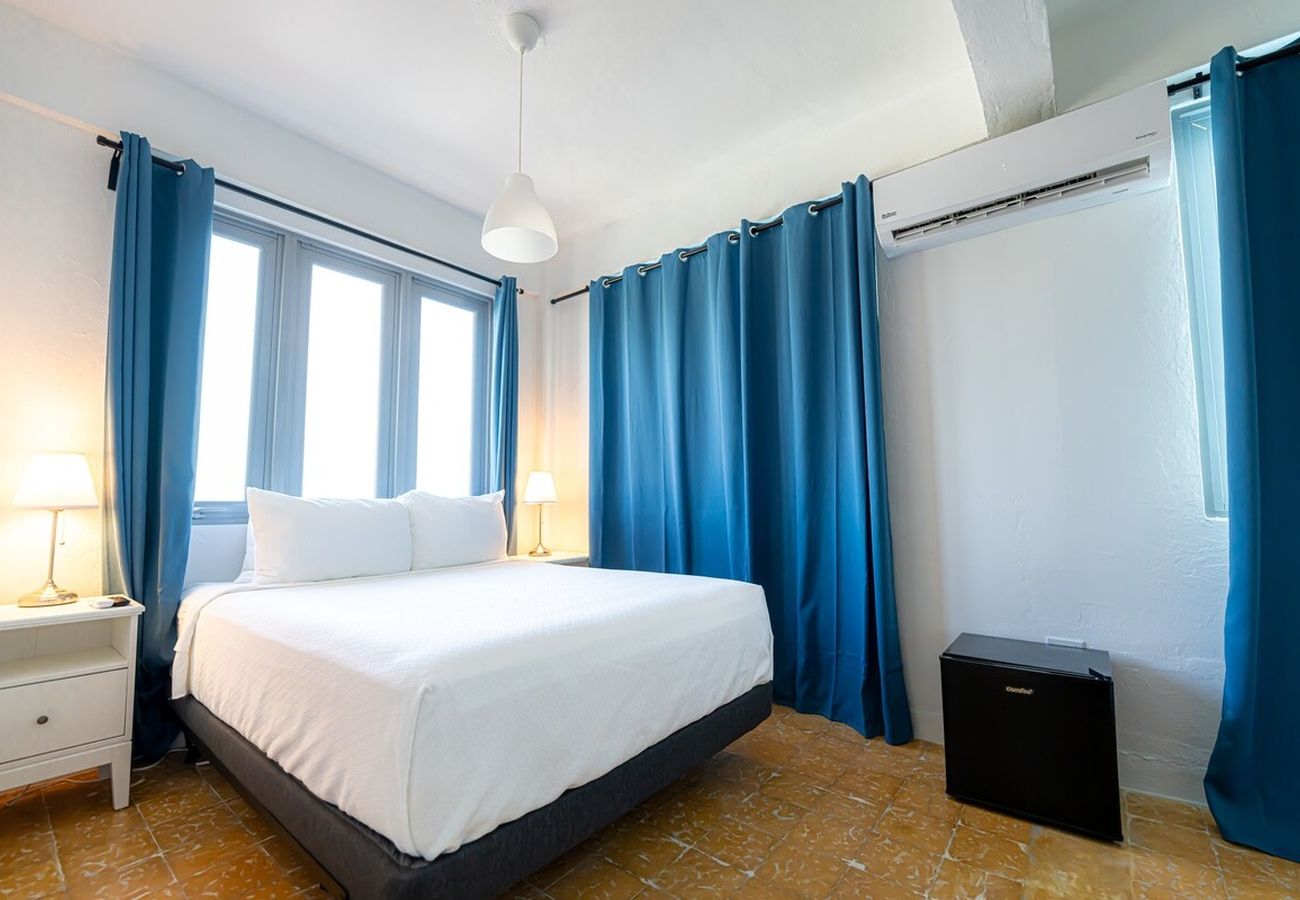 Rent by room in San Juan - Bahia Urbana, Superior Room, near Old San Juan