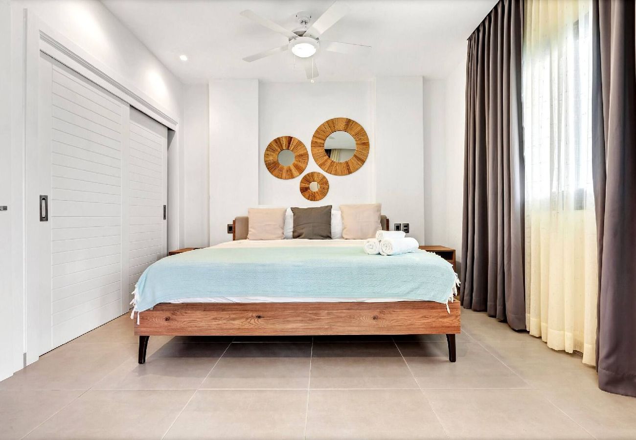 Condominium in Punta Cana - LIS4C04 - Apartamento de playa con piscina