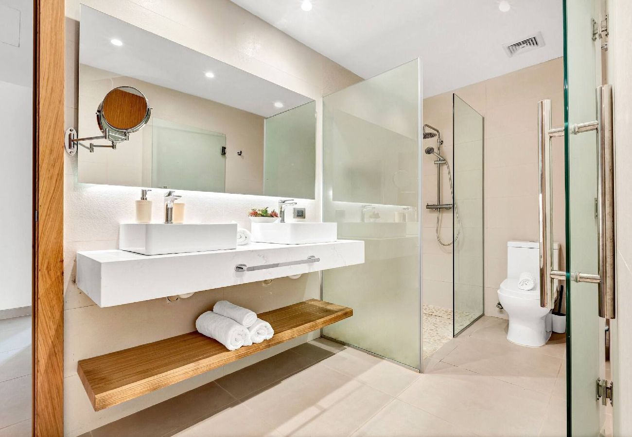 Condominium in Punta Cana - LIS4C04 - Apartamento de playa con piscina