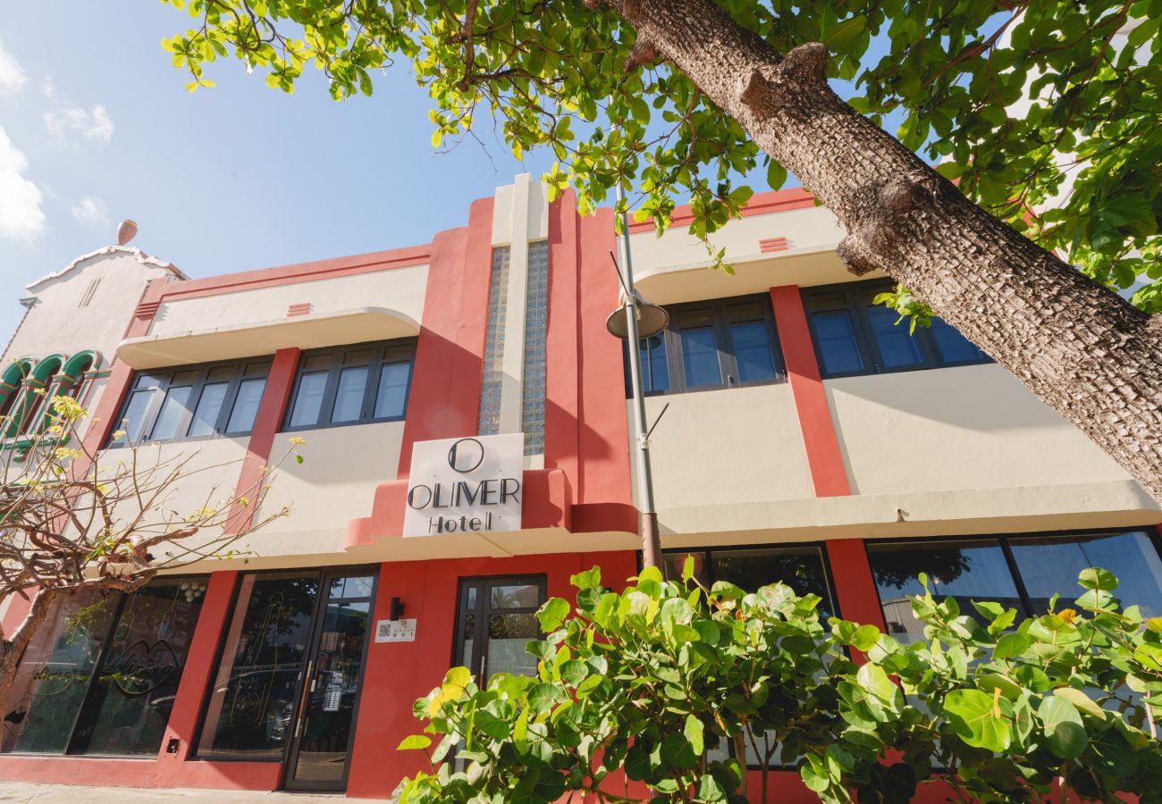 Rent by room in San Juan - The Oliver, Queen Interior Room, Old San Juan