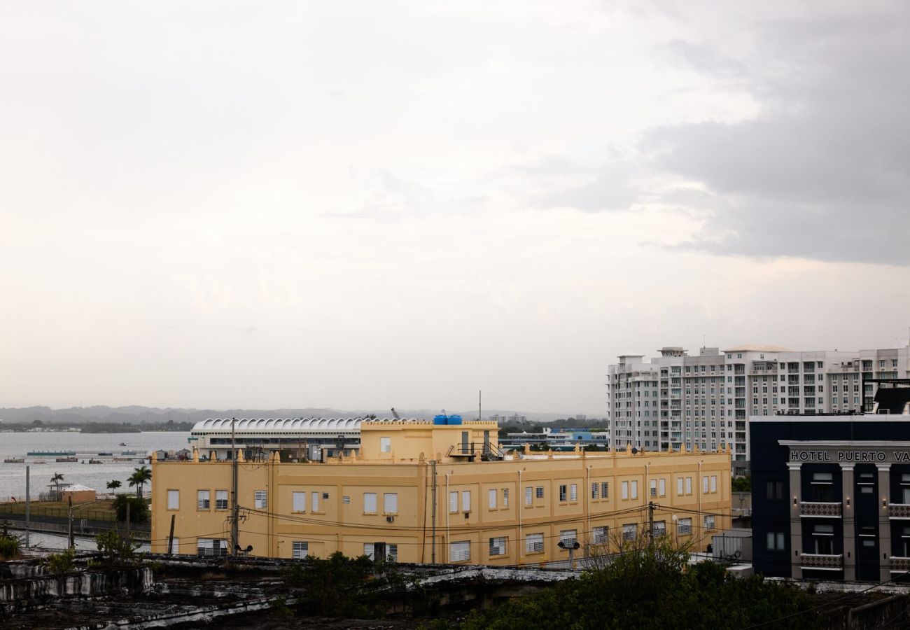 Rent by room in San Juan - The Oliver, Queen Interior Room, Old San Juan