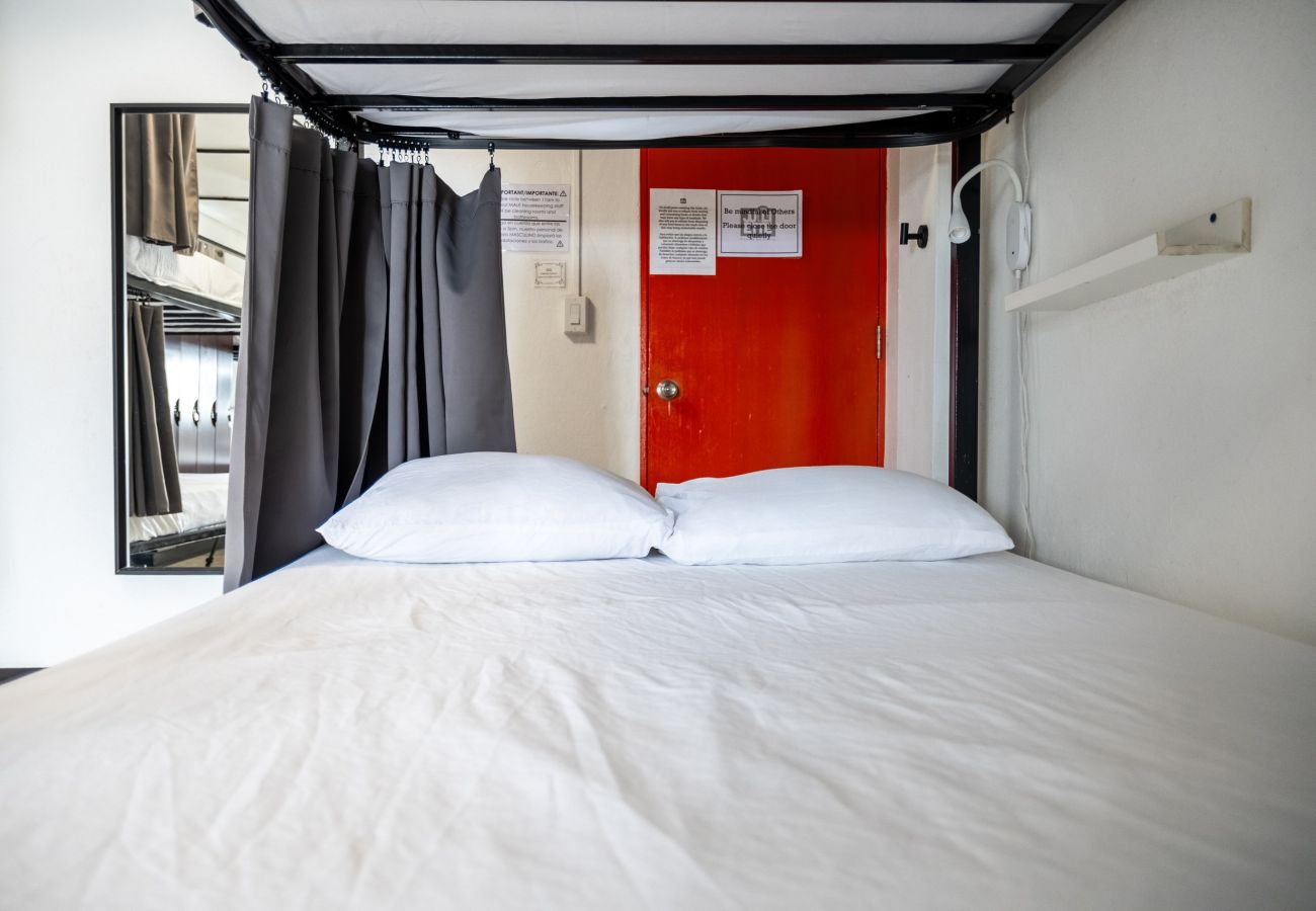 Rent by room in San Juan - Juliette Hostel, Bed in 8-Bed Female Dorm, Old San Juan