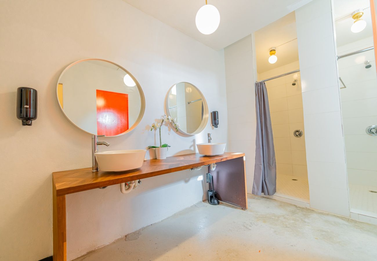 Rent by room in San Juan - Juliette Hostel, Bed in 8-Bed Female Dorm, Old San Juan