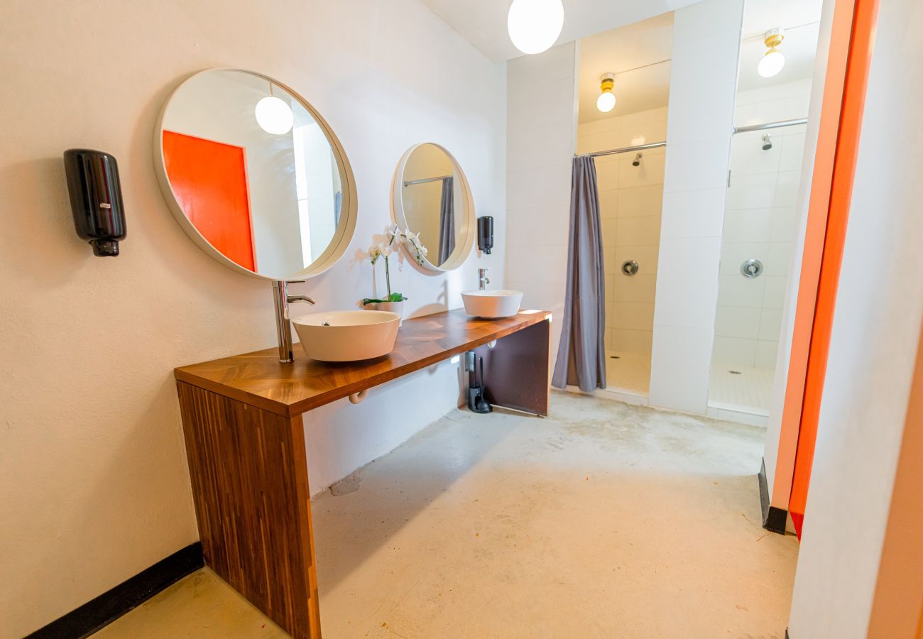 Rent by room in San Juan - Juliette Hostel, Bed in 6-Bed Female Dorm, Old San Juan