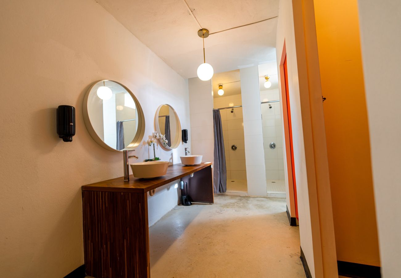 Rent by room in San Juan - Juliette Hostel, Bed in 6-Bed Female Dorm, Old San Juan
