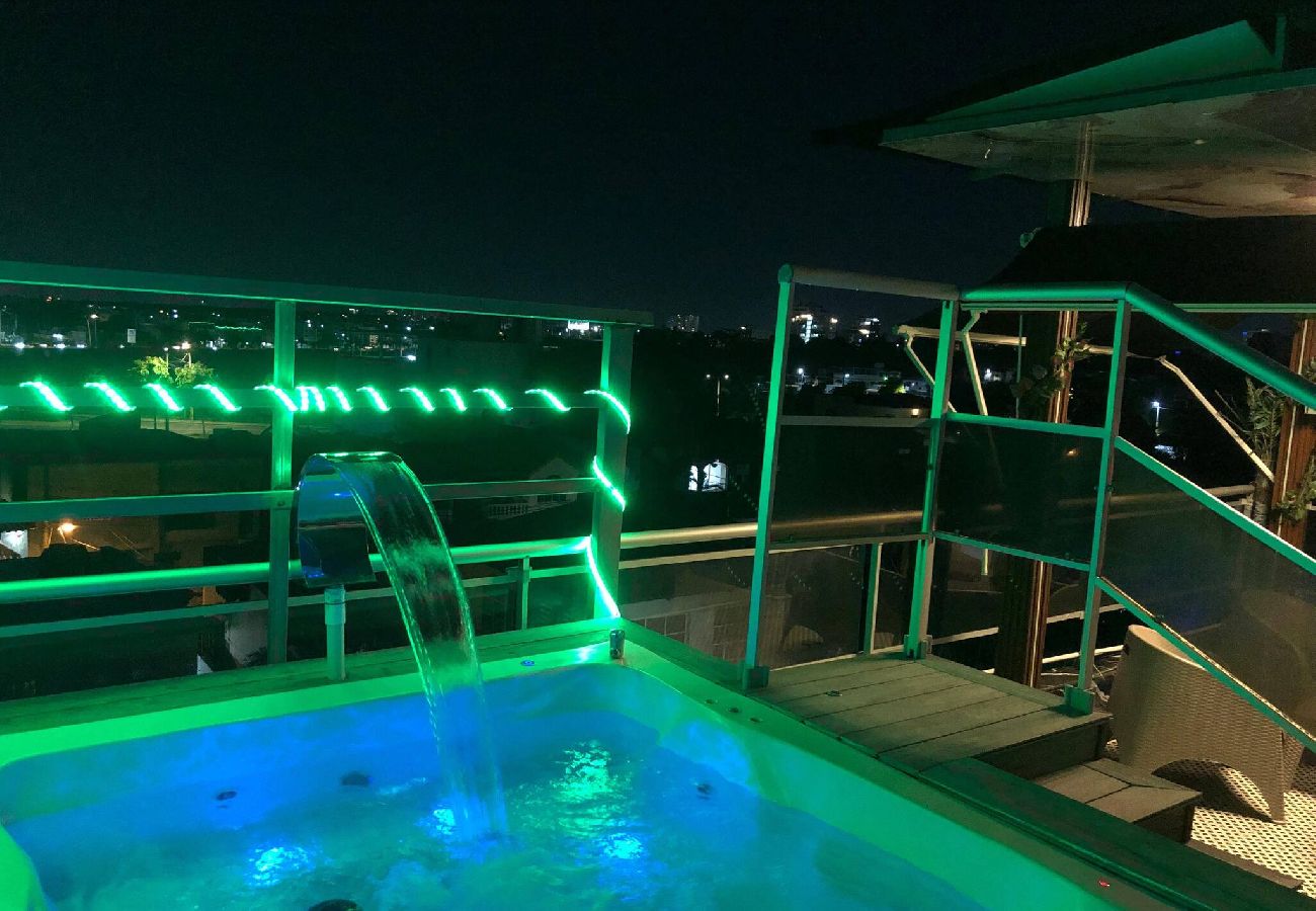 Apartment in Santo Domingo Este - King Suite with Rooftop Jacuzzi Access