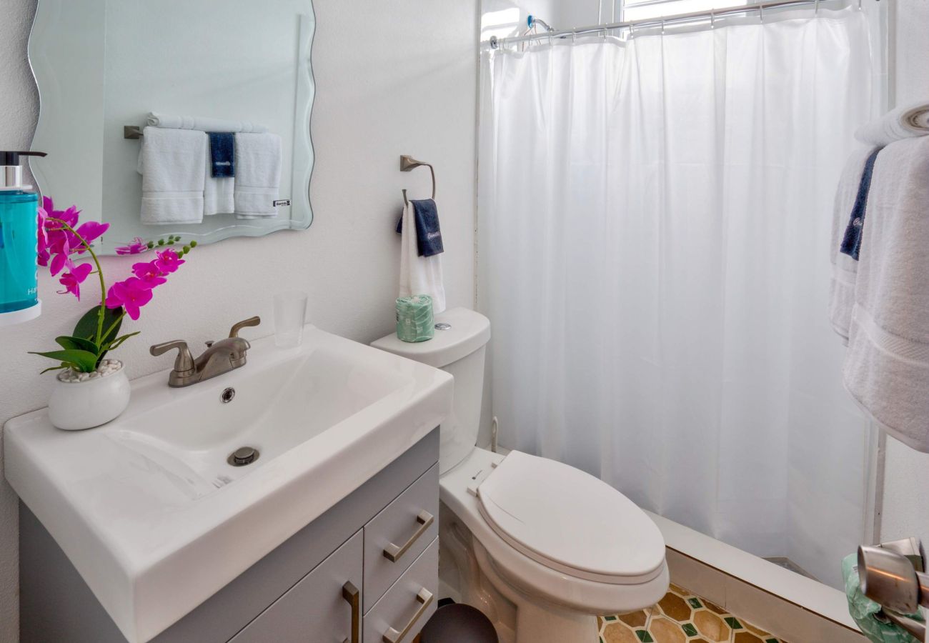 Apartment in San Juan - Cozy City Escape | 1BR with AC & Full Kitchen - 6